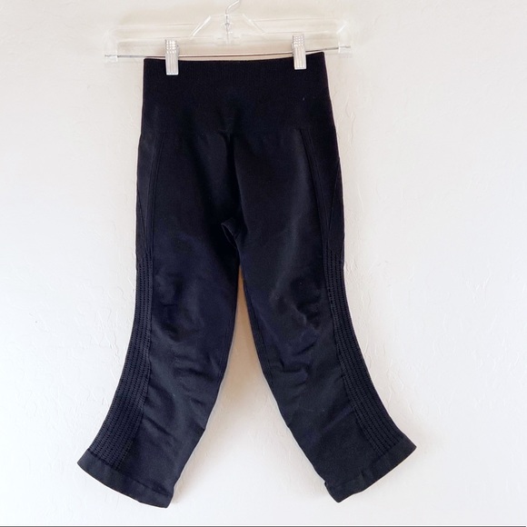 lululemon athletica Pants - Lululemon Cropped Leggings Yoga Workout Pants Gray